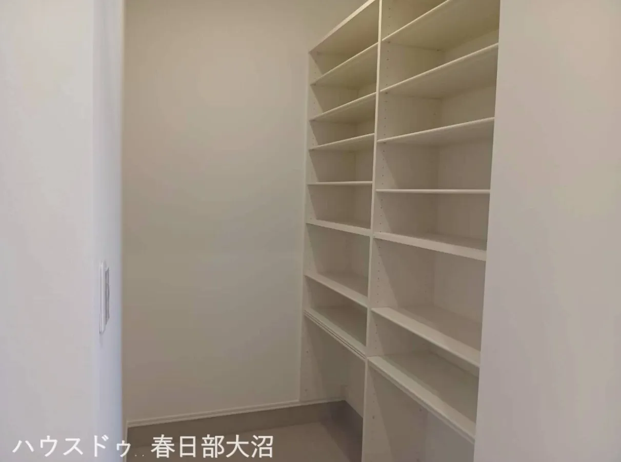 1F　階段下収納